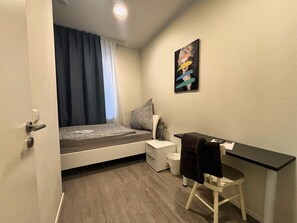 1 bedroom, desk, WiFi, bed sheets