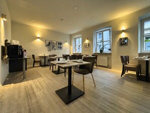 Unclassified image, 4 of 17, button - HAVENU Hotel Quartier 8 - Einzelzimmer (Germersheim)