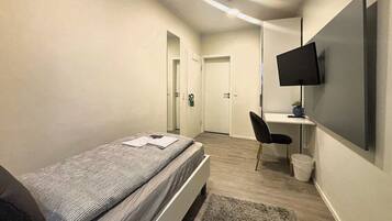 1 多间卧室、办公桌、WiFi、床单