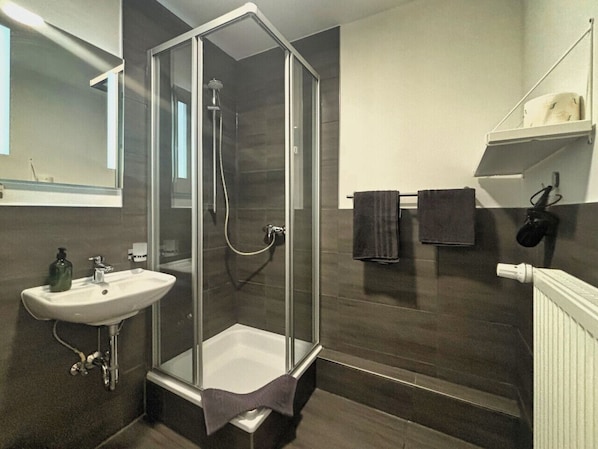 Unclassified image, 1 of 17, button - HAVENU Hotel Quartier 8 - Einzelzimmer (Germersheim)