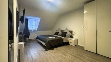 1 Schlafzimmer, Schreibtisch, WLAN, Bettwäsche