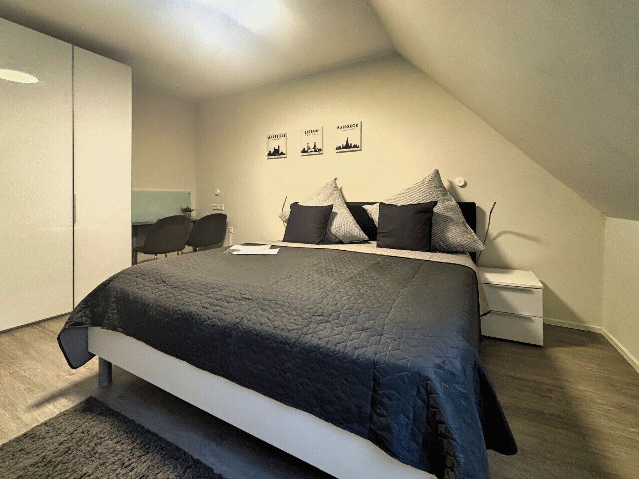 1 bedroom, desk, WiFi, bed sheets