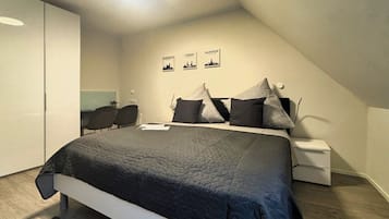 1 bedroom, desk, WiFi, bed sheets