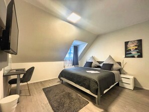 2 habitaciones, escritorio, wifi y ropa de cama 