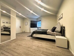 1 slaapkamer, een bureau, wifi, beddengoed