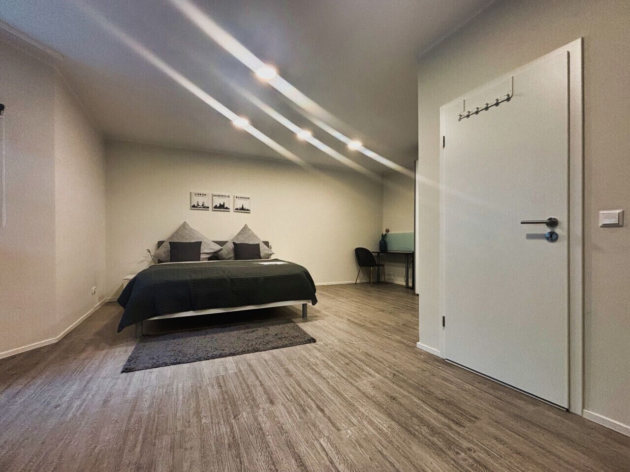 1 bedroom, desk, WiFi, bed sheets