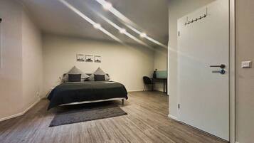 1 bedroom, desk, WiFi, bed sheets