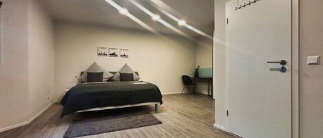 1 bedroom, desk, WiFi, bed sheets
