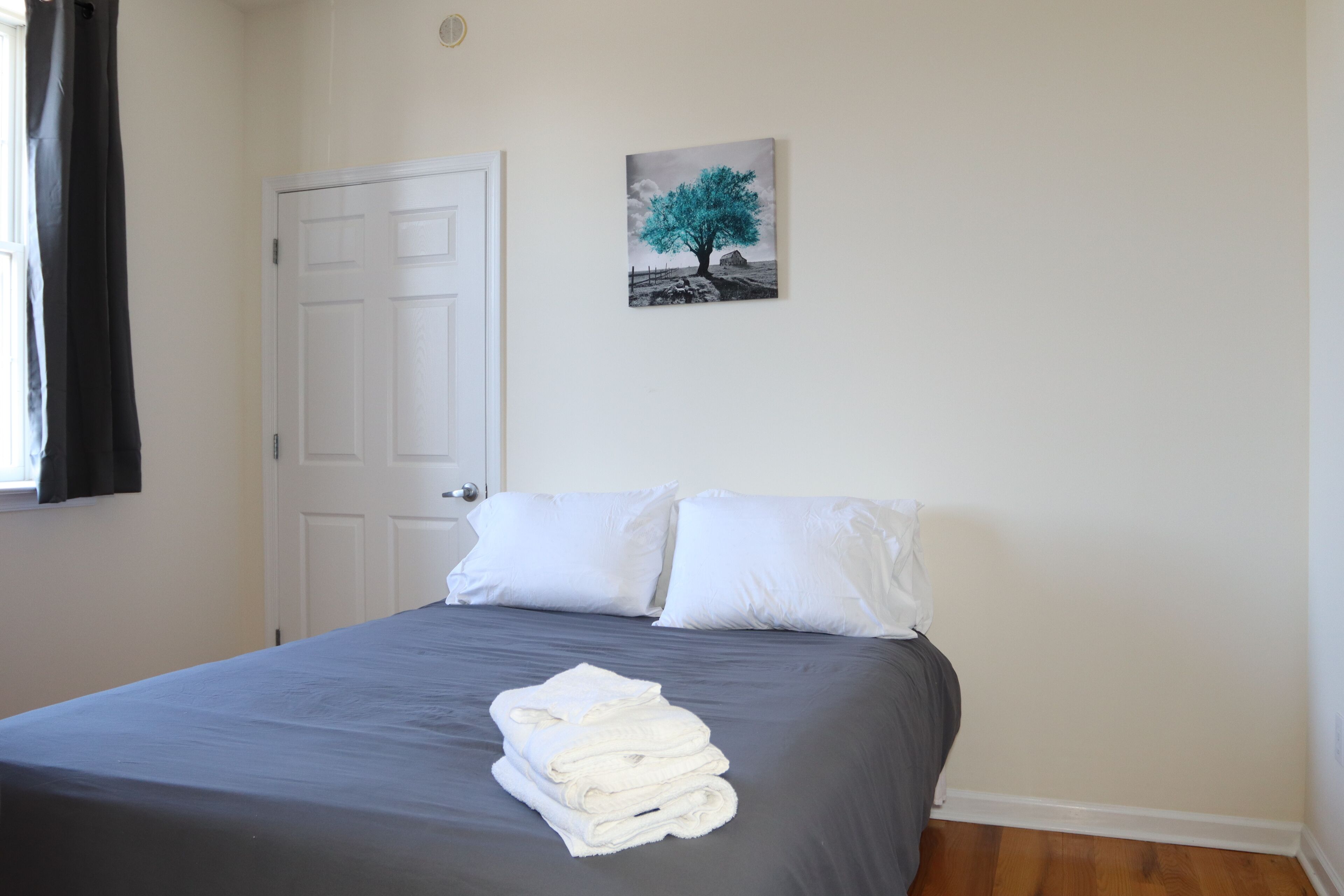 1 habitación, tabla de planchar con plancha, wifi y ropa de cama 