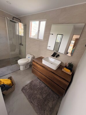 Shower, towels, soap, toilet paper - Penthouse in zone G ( BBQ AND TERRACE ) (Bogotá)