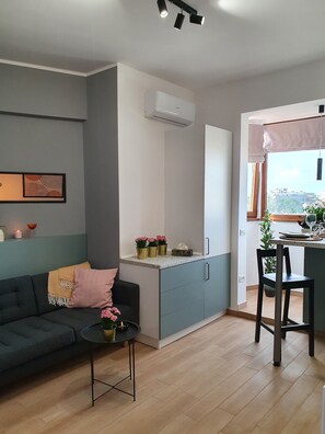 Living area - Central Quiet Panoramic Studio - Calea Victoriei (Bucharest)