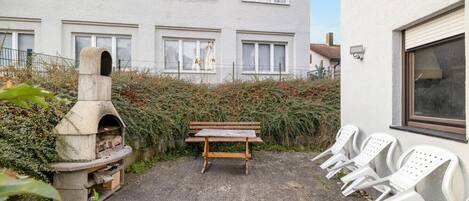 تناول الطعام بالخارج