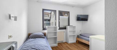 1 bedroom, desk, WiFi, bed sheets