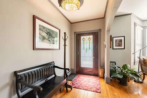 Interior - Jim Thorpe Center House - Families and Groups Welcome - Walkable (Jim Thorpe)