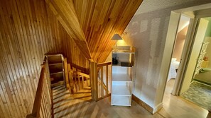 House | Interior - Luminous Escape by the Peak Path (Mont-Dore)