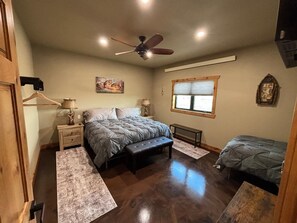 2 bedrooms, free WiFi, bed sheets, wheelchair access