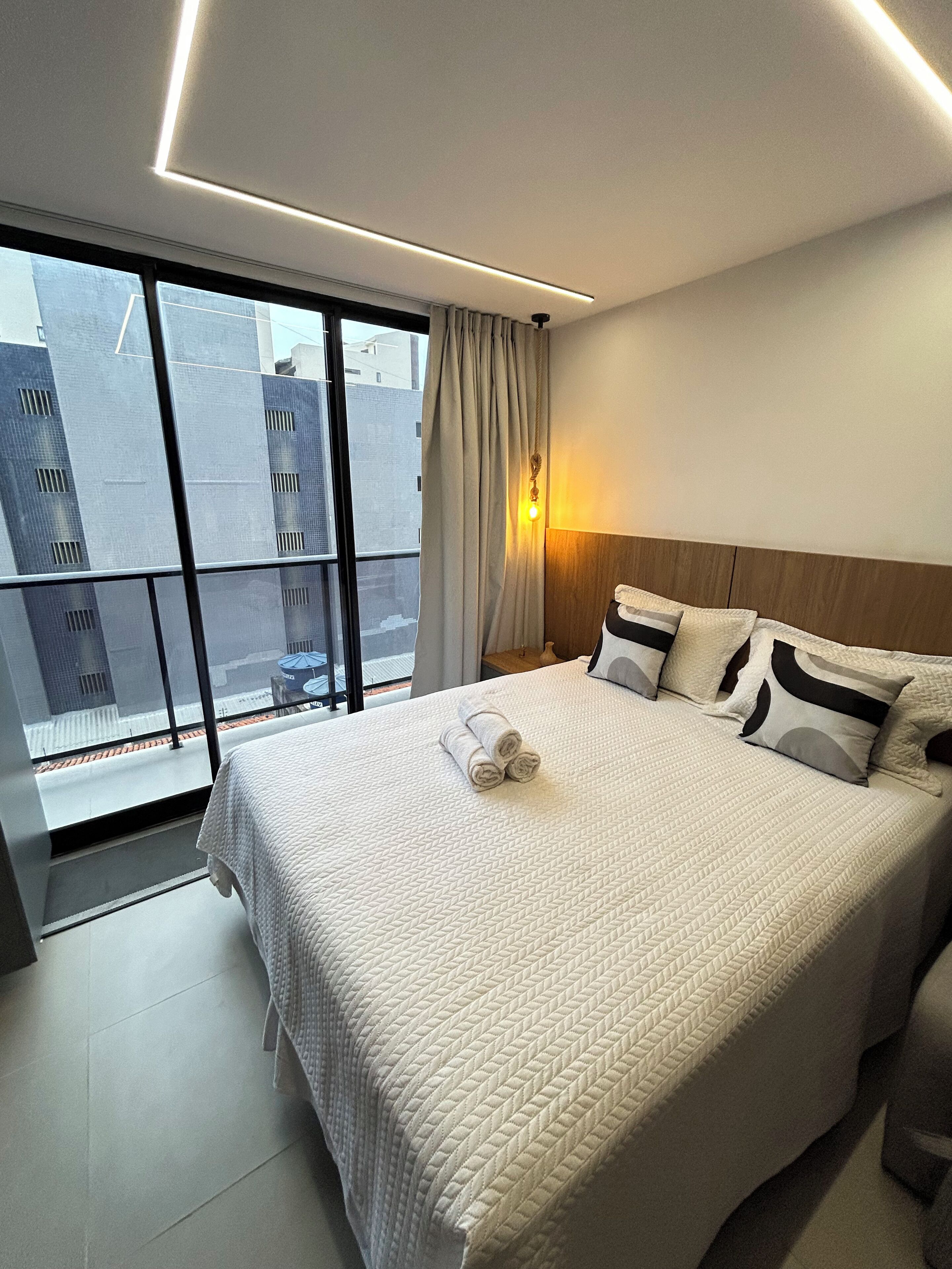 Basic-Apartment | Laptopgeeigneter Arbeitsplatz, Verdunkelungsvorhänge