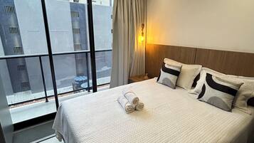 Basic-Apartment | Laptopgeeigneter Arbeitsplatz, Verdunkelungsvorhänge