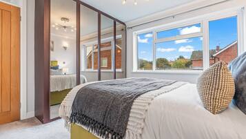 3 slaapkamers, een strijkplank/strijkijzer, beddengoed