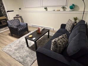 Smart TV, books, stereo