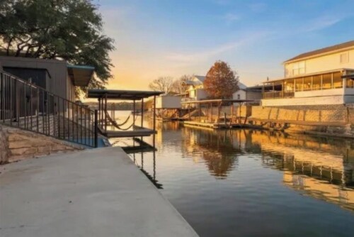 Beautiful Remodeled Lake Cabin