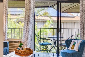 Living area - Sleeps 12! Ocean Views! 4 BD/4BA! 2 Renovated Condos! (Kihei)