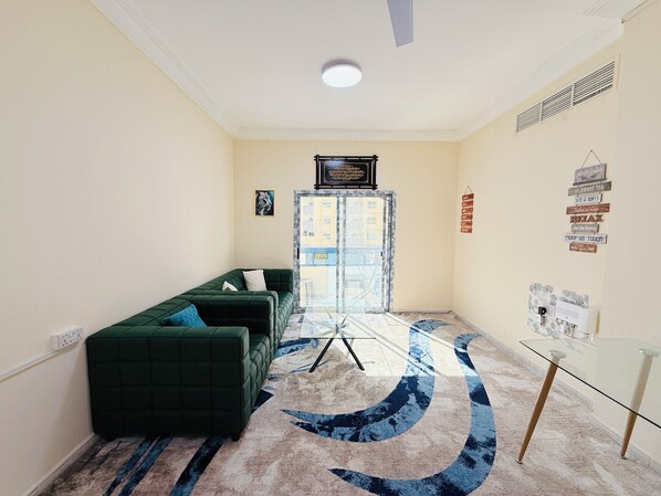 Living area - TIDY Premium Hostel (Sharjah)