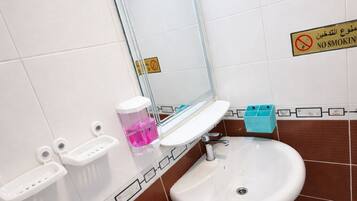 Serviettes fournies, savon, papier toilette