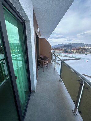 Property grounds - Crystal Residence – Balcony with Ski Slope View (Bakuriani)