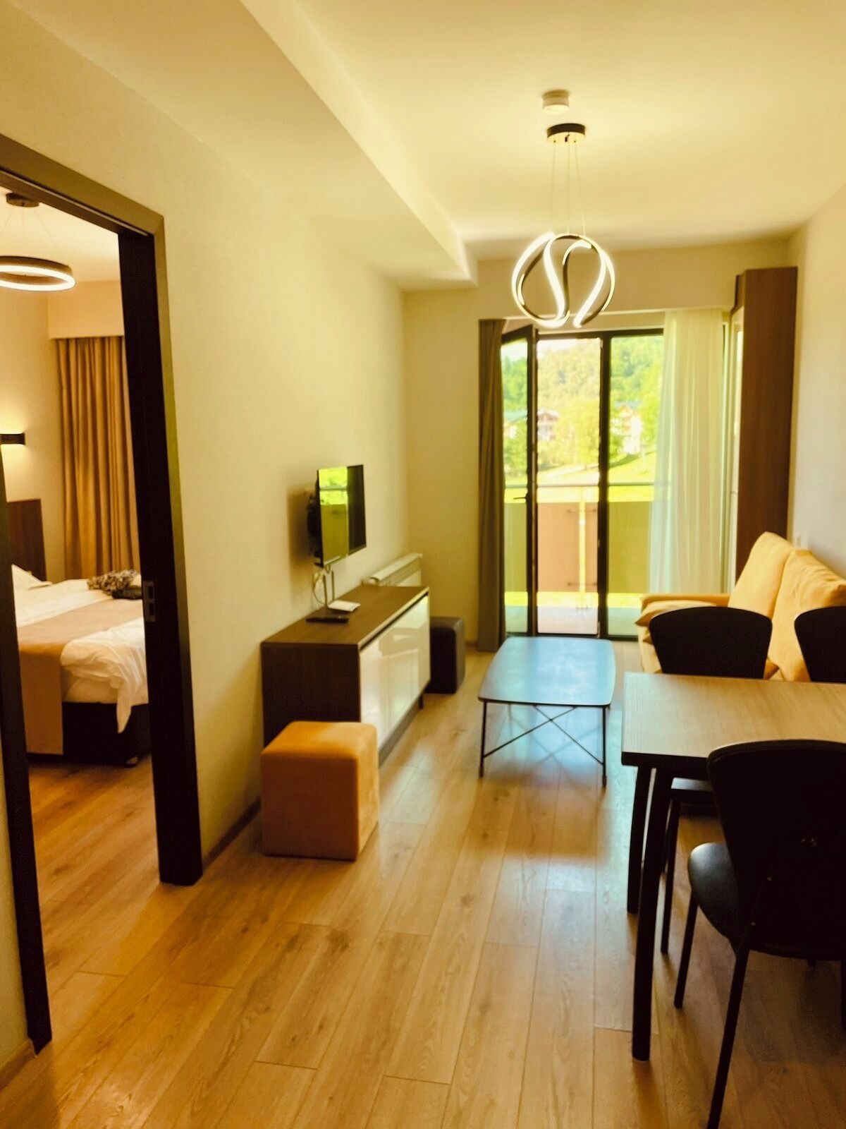 1 habitación, tabla de planchar con plancha, wifi y ropa de cama 