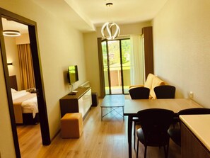 1 slaapkamer, een strijkplank/strijkijzer, wifi, beddengoed