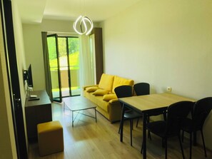 Living area - Crystal Residence – Balcony with Ski Slope View (Bakuriani)