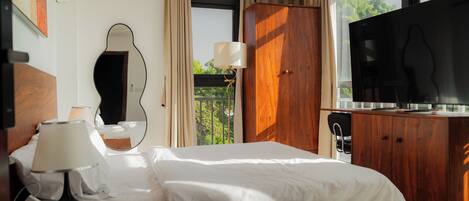 1 bedroom, iron/ironing board, internet, bed sheets