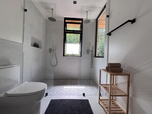 Bruser, bidet, håndklæder, Sæbe