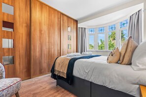5 Schlafzimmer, Bügeleisen/Bügelbrett, Internetzugang, Bettwäsche
