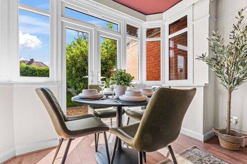Huge Stunning 5 Bedroom Home with 6 Beds - NR Central Birmingham, City Centre