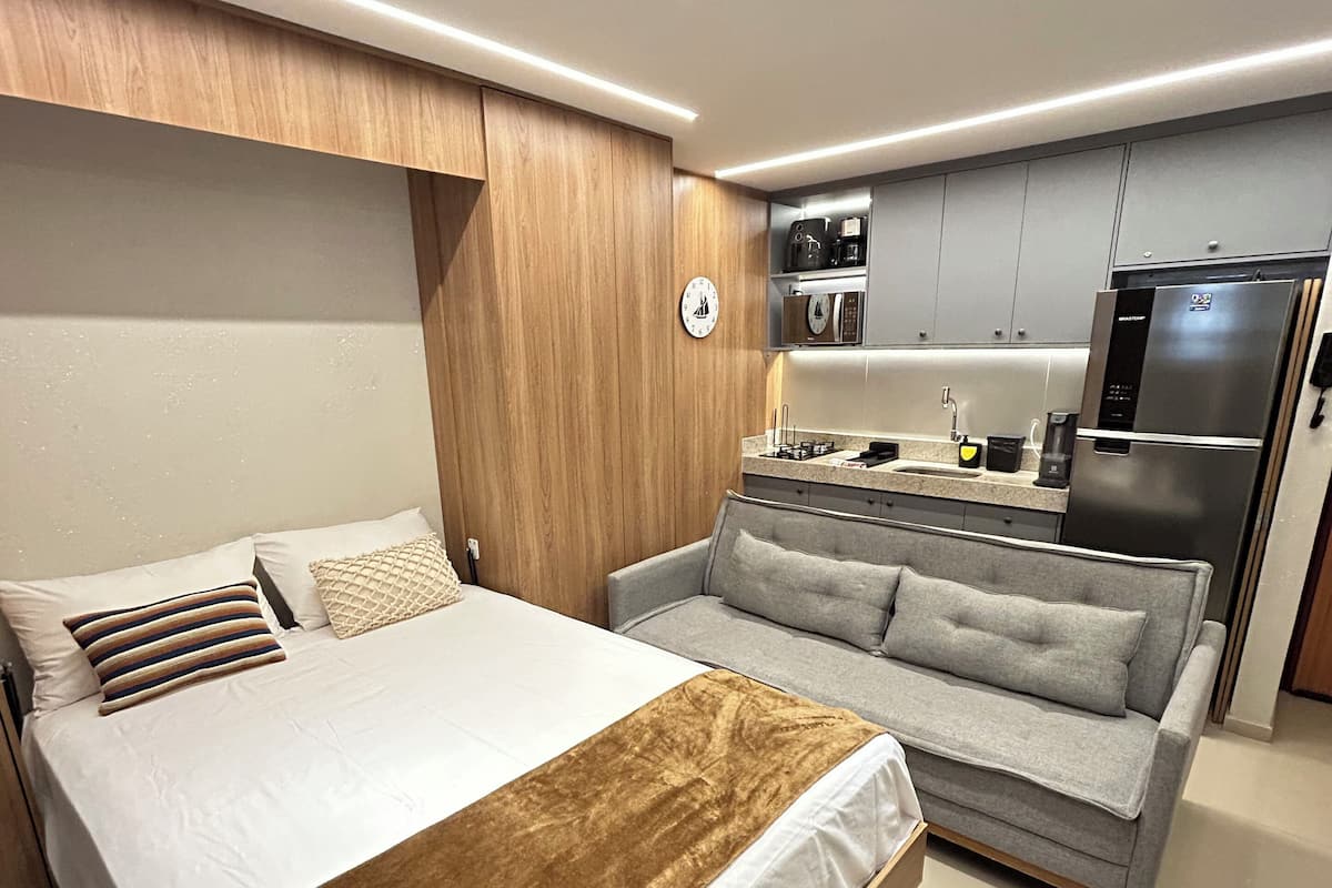 Apartment | Laptop workspace, blackout drapes, iron/ironing board, free WiFi