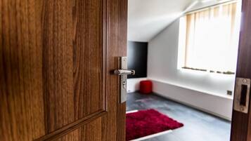 Superior Double Room, Patio | Interior