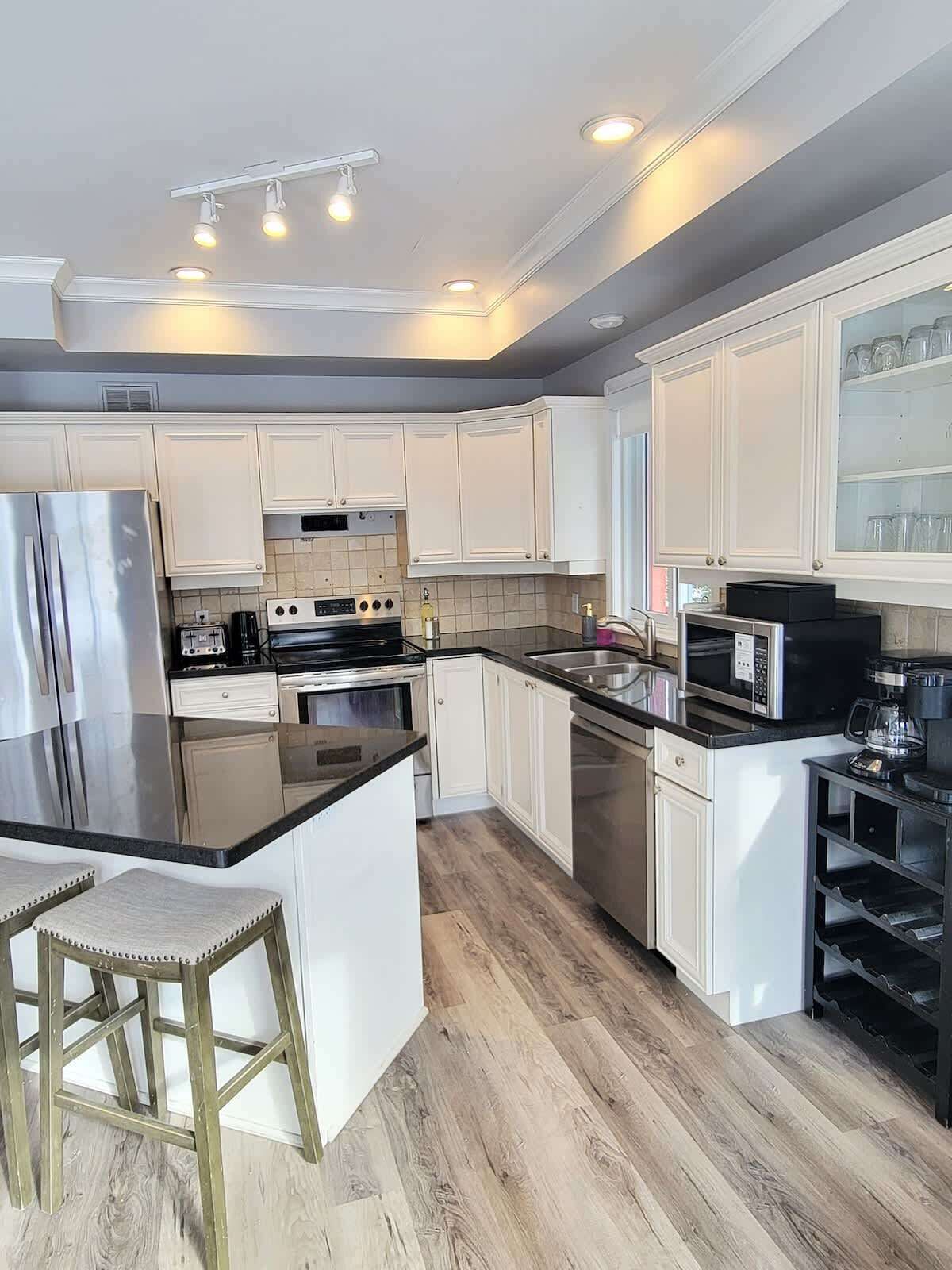 Coffee/tea maker, fridge, microwave, oven