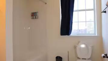 HÄrtork, handdukar, tvÄl och toalettpapper