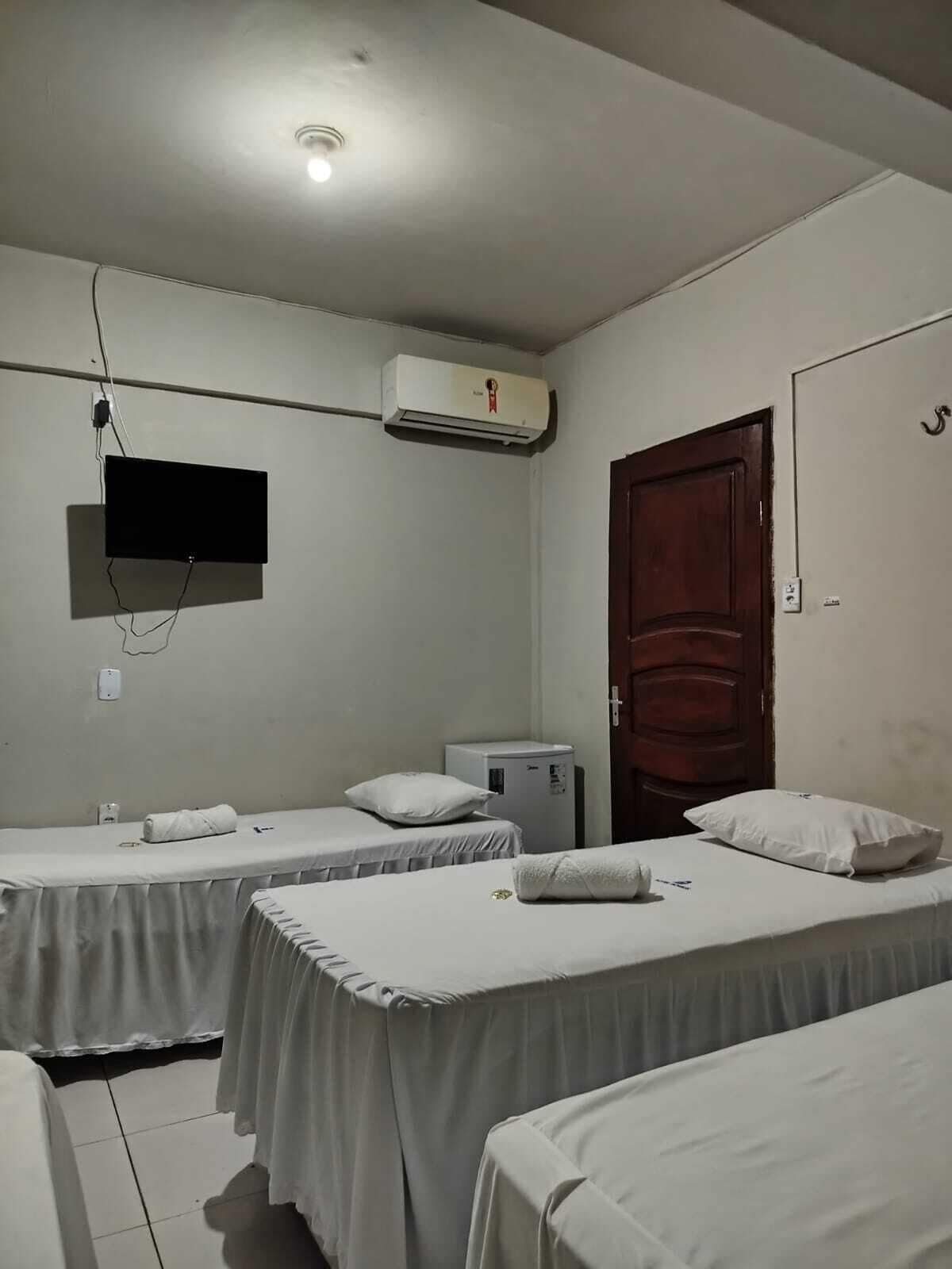Standard Triple Room | Desk, laptop workspace, free WiFi