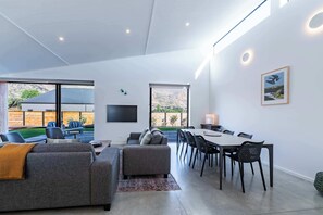 Fernseher, Kamin, Arbeitsbereiche