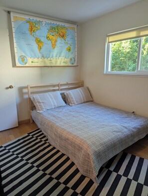 1 bedroom, iron/ironing board, Internet, bed sheets