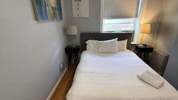 1 habitación, tabla de planchar con plancha, wifi y ropa de cama