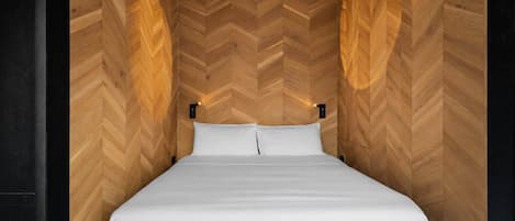 1 bedroom, bed sheets
