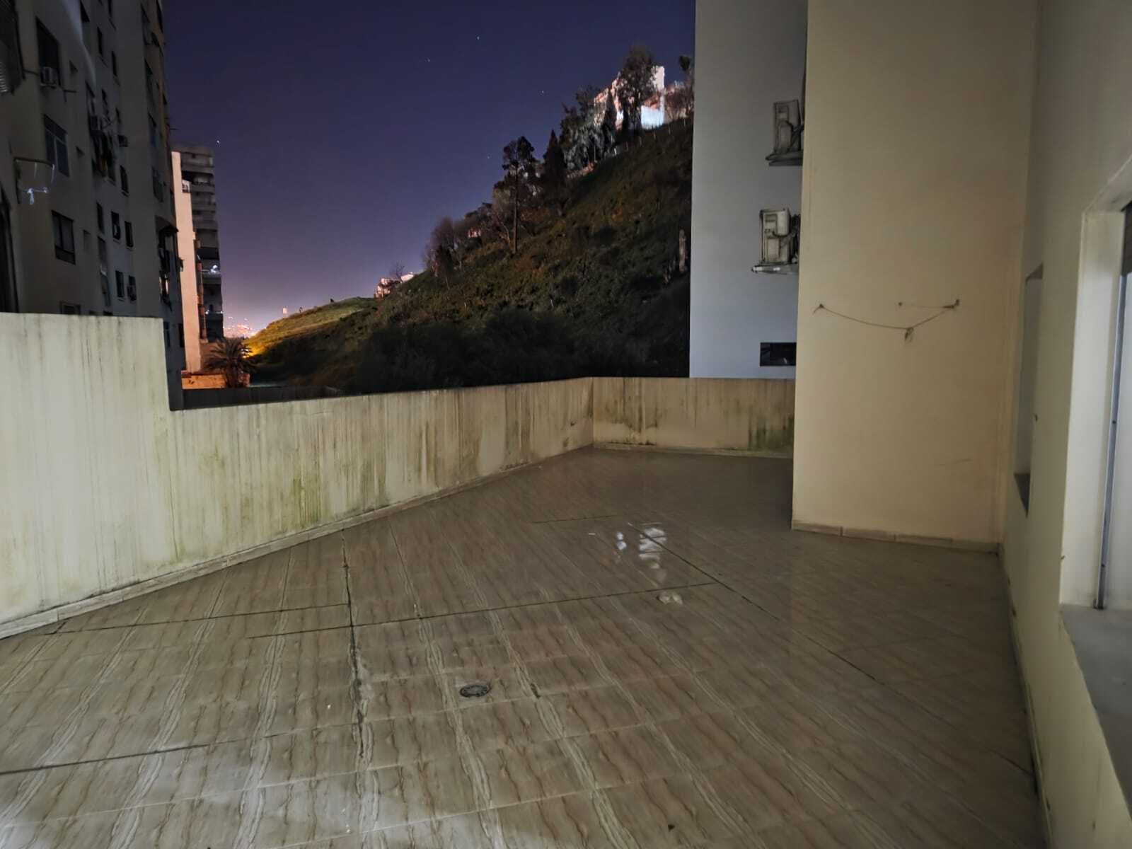 Apartemen Basic, pemandangan halaman | Teras/patio