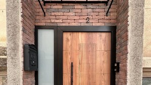 A double door with a wooden panel design, a black frame, and a number '2' above it. - Beautiful atypical loft with Jacuzzi (Tarascon)