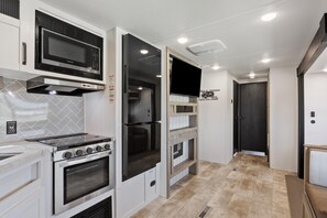 Microwave, oven, stovetop - Joy Drive In Movie & RV Resort - Puma - Joy Drive In Movie & RV Resort - Puma (Copperas Cove)