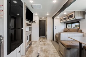 Interior - Joy Drive In Movie & RV Resort - Puma - Joy Drive In Movie & RV Resort - Puma (Copperas Cove)