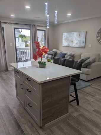 Interior. My Casa is your Casa, elegant, fully renovated condo 4 miles from the Beach